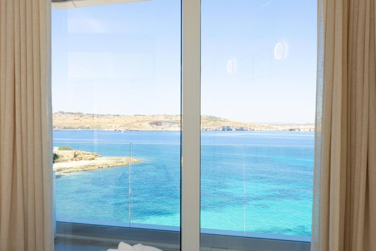 Ivory Seafront With Views!- Fl 9 By Homely