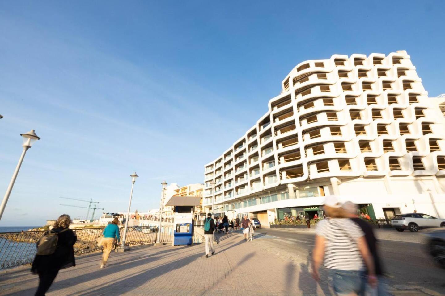 Ivory Seafront With Views!- Fl 9 By Homely Apartment *